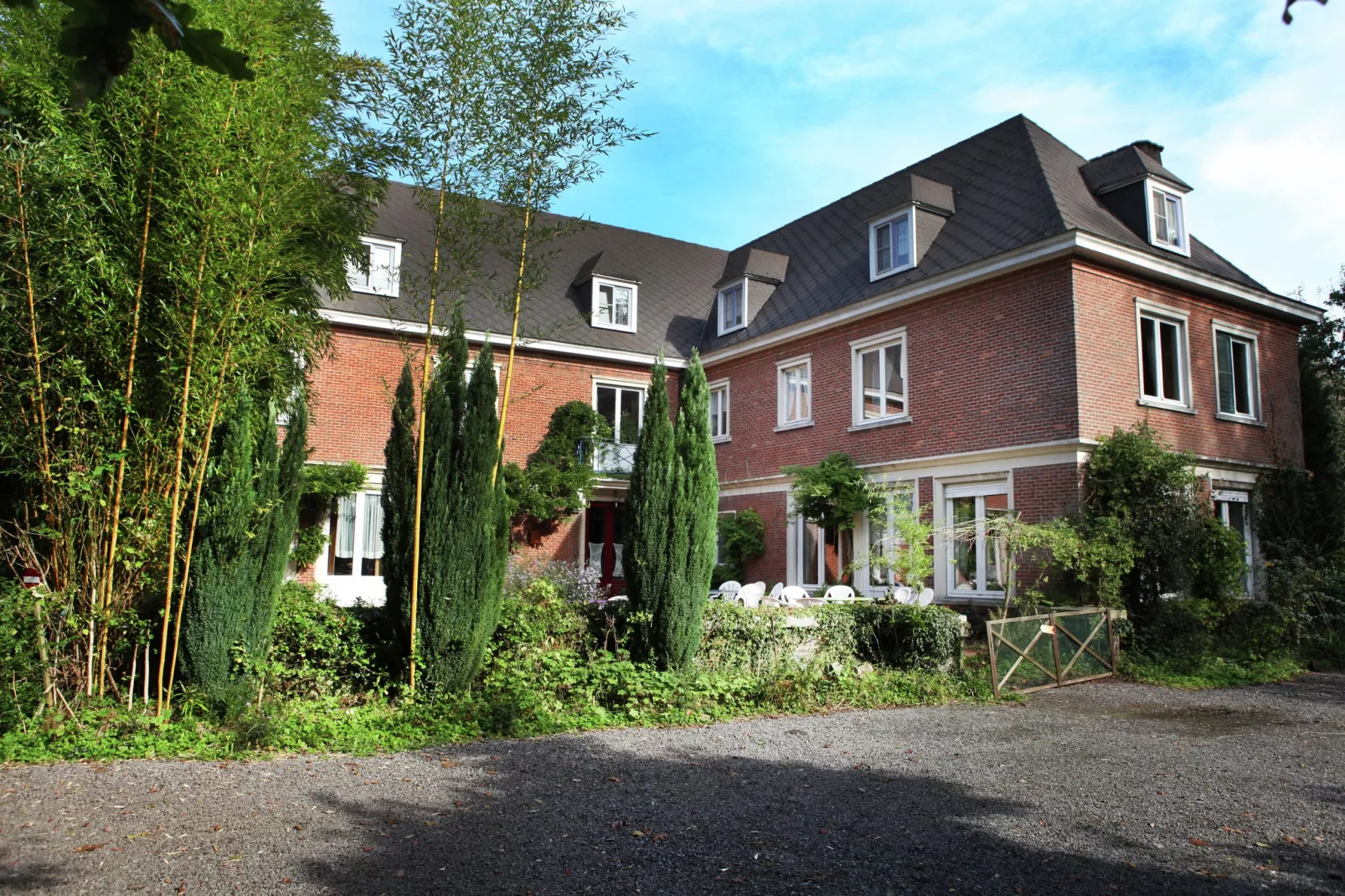 Reedpool 12 pax-Buitenkant zomer