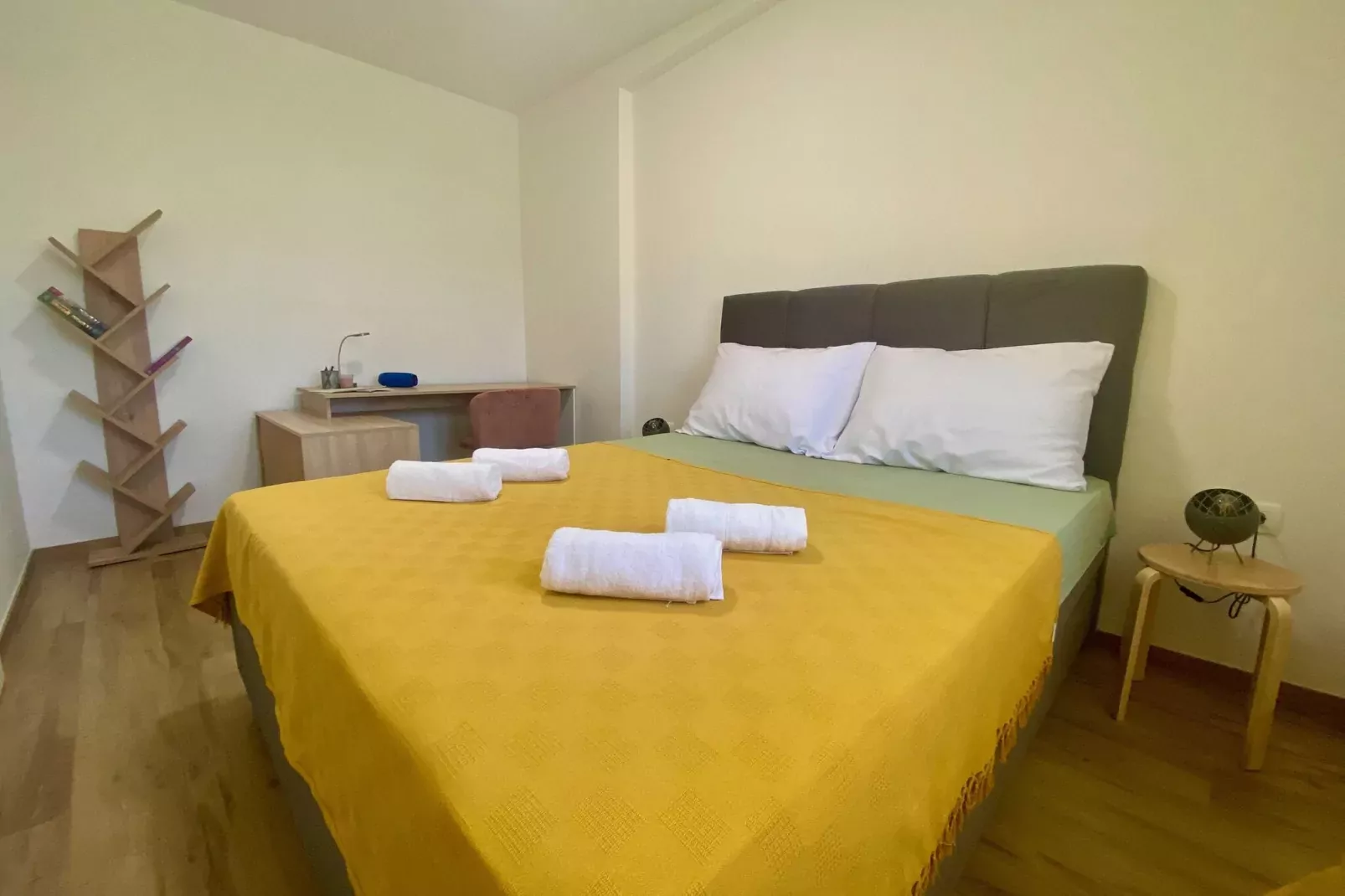 VERT Apartment - Two Bedroom Apartment with Terrace-Slaapkamer
