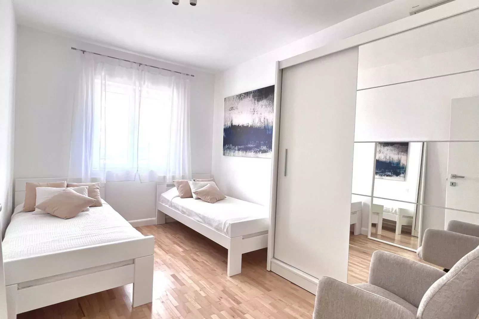 Apartment Lana - Two Bedroom Apartment with Terrace and Sea View-Slaapkamer