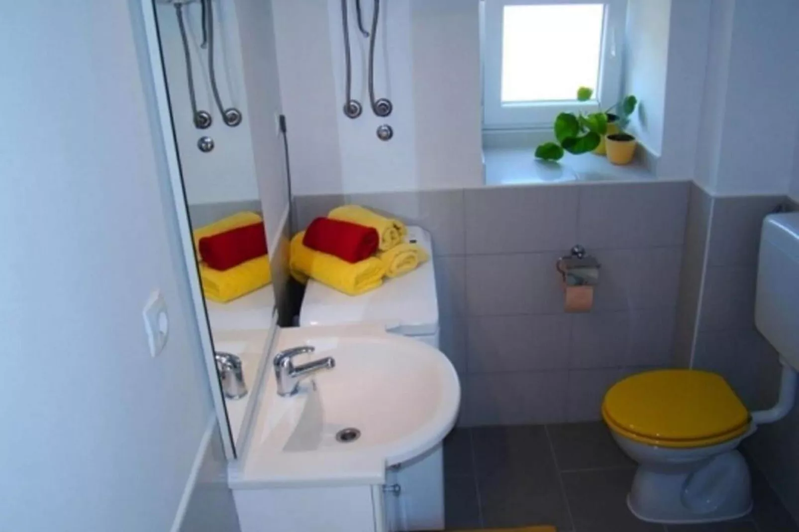 Apartment Luca - Two Bedroom Apartment with Terrace-Badkamer