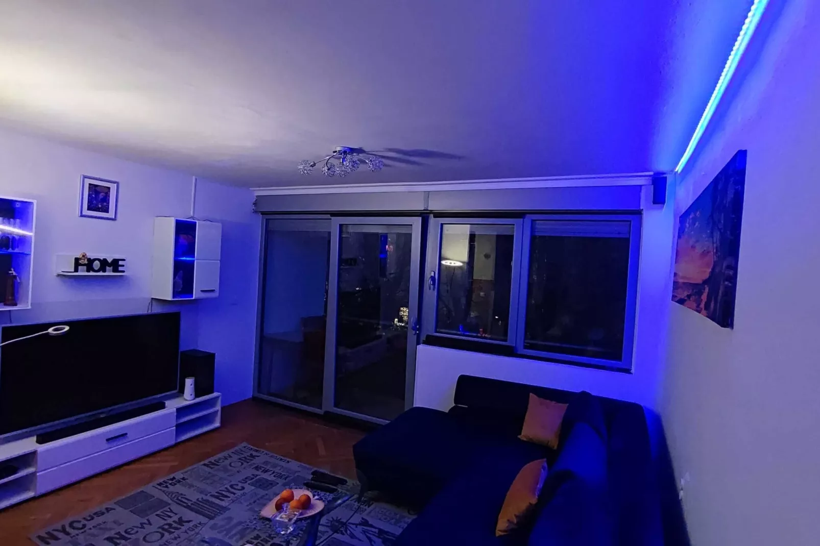 Apartment Sunrise - One Bedroom Apartment with Balcony-Woonkamer