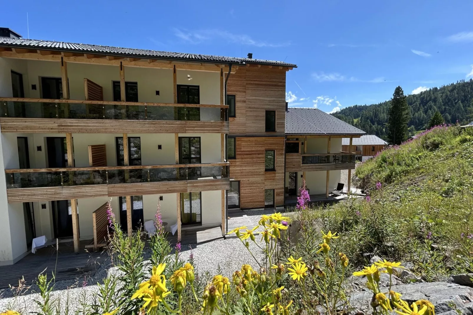 Turrach Suites 3-Buitenkant zomer