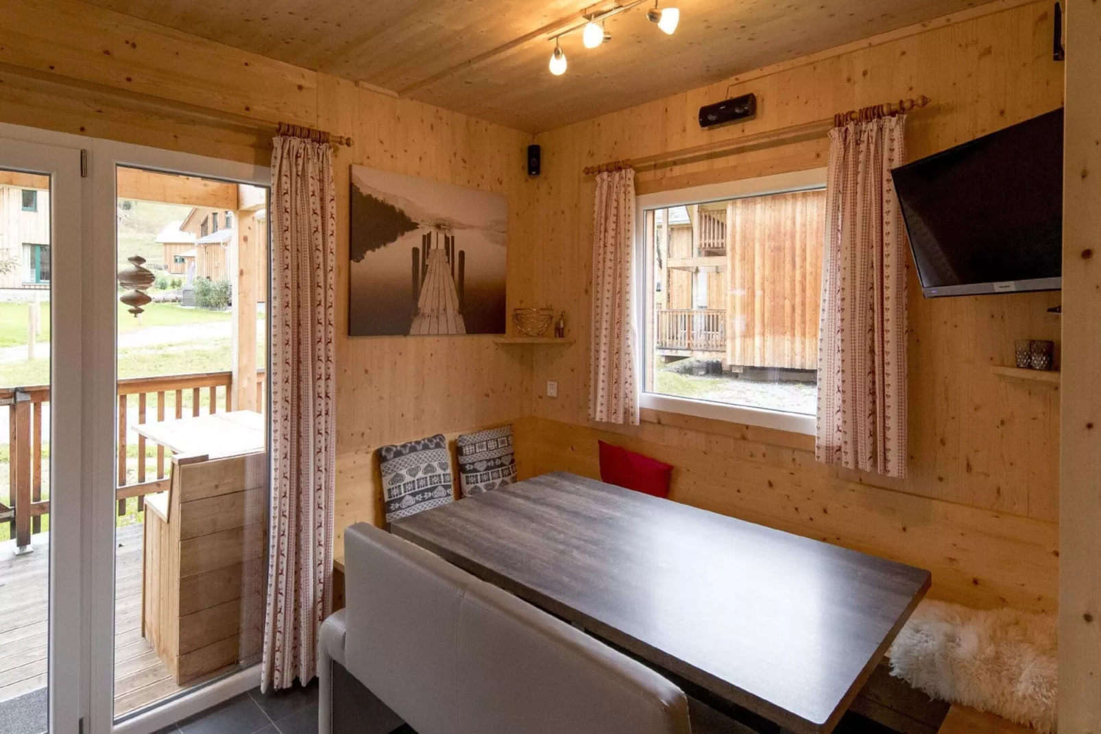 Kreischberg Chalets 8-Eetkamer
