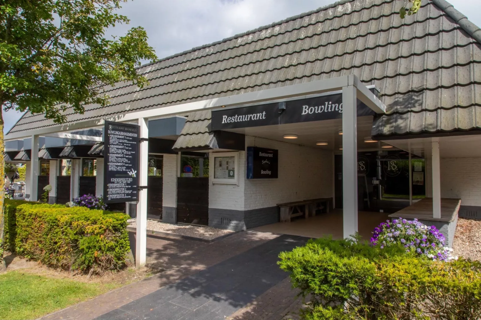 Strandhuis Schoneveld-Parkfaciliteiten