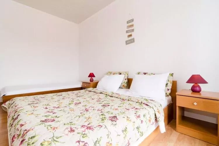 Apartments Villa Nikol - Comfort Two Bedroom Apartment with Sea View (APT 3)-Slaapkamer