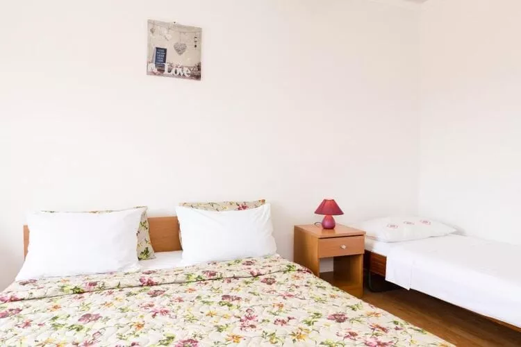 Apartments Villa Nikol - Comfort Two Bedroom Apartment with Sea View (APT 3)-Slaapkamer