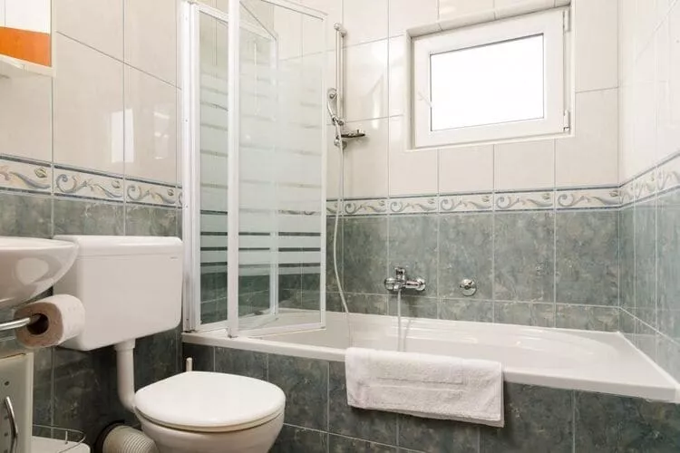 Apartments Villa Nikol - Comfort Two Bedroom Apartment with Sea View (APT 3)-Badkamer