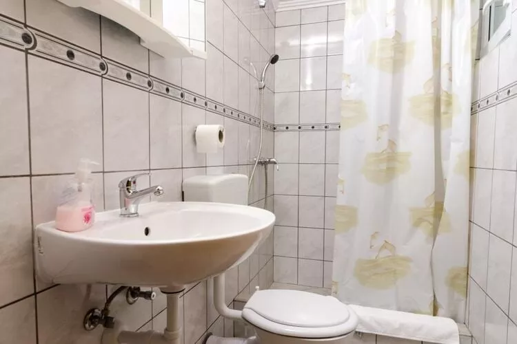 Apartments Villa Nikol - Standard Two Bedroom Apartment with Sea View (APT 1)-Badkamer
