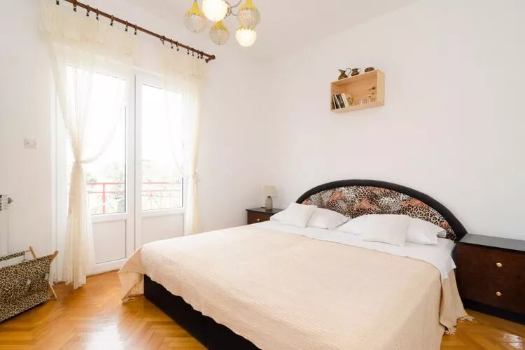 Apartments Villa Nikol - Two Bedroom Apartment with Sea View (APT 4)-Slaapkamer