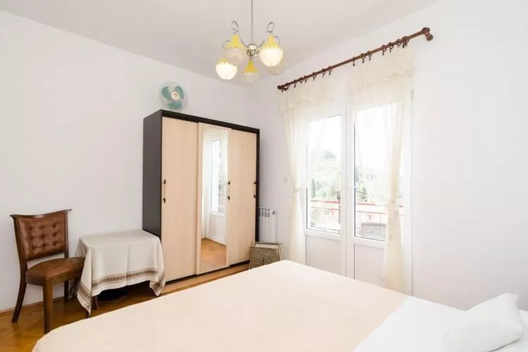 Apartments Villa Nikol - Two Bedroom Apartment with Sea View (APT 4)-Slaapkamer