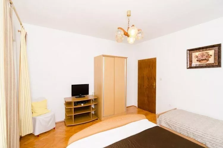 Apartments Villa Nikol - Two Bedroom Apartment with Sea View (APT 4)-Slaapkamer
