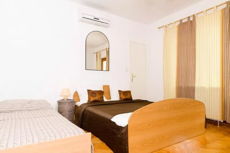 Apartments Villa Nikol - Two Bedroom Apartment with Sea View (APT 4)-Slaapkamer