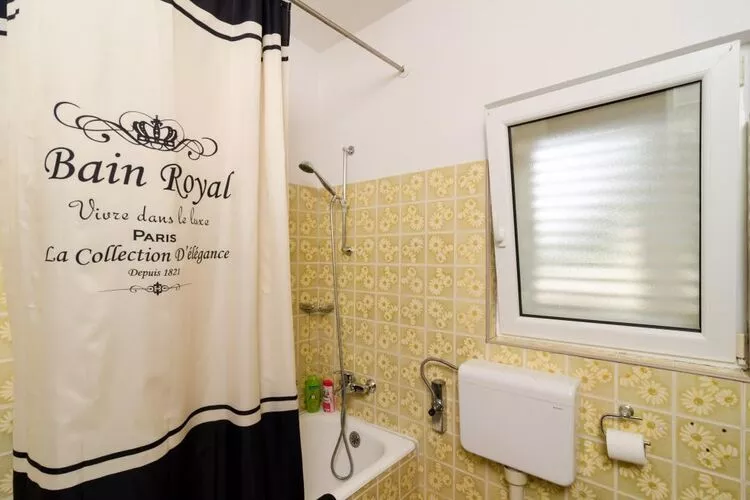 Apartments Villa Nikol - Two Bedroom Apartment with Sea View (APT 4)-Badkamer
