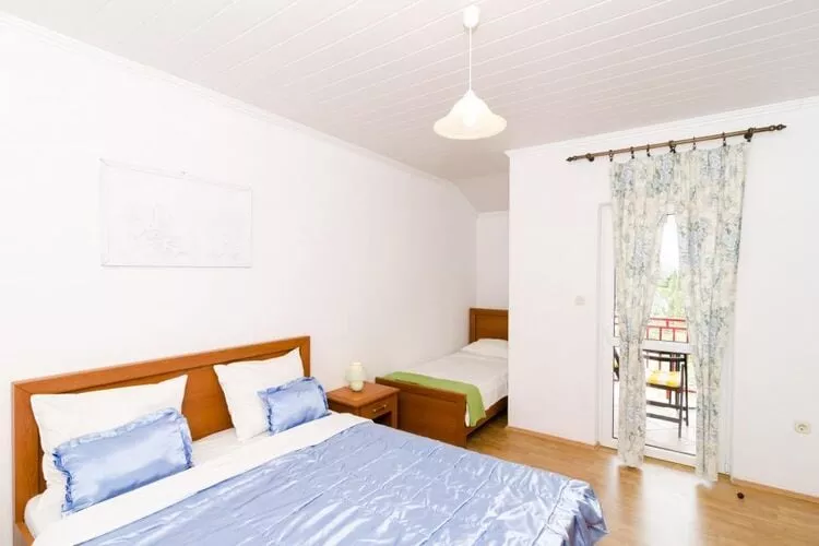 Apartments Villa Nikol - One Bedroom Apartment with Sea View (APT 2)-Slaapkamer