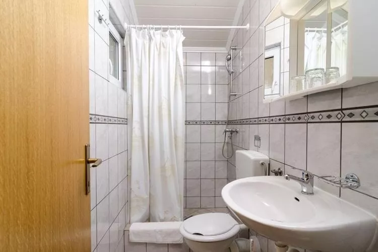Apartments Villa Nikol - One Bedroom Apartment with Sea View (APT 2)-Badkamer