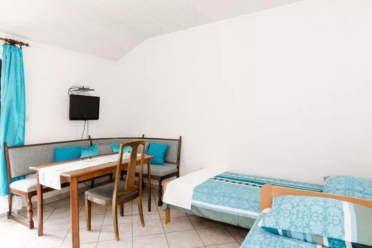 Apartments Villa Nikol - One Bedroom Apartment with Sea View (APT 2)-Binnen
