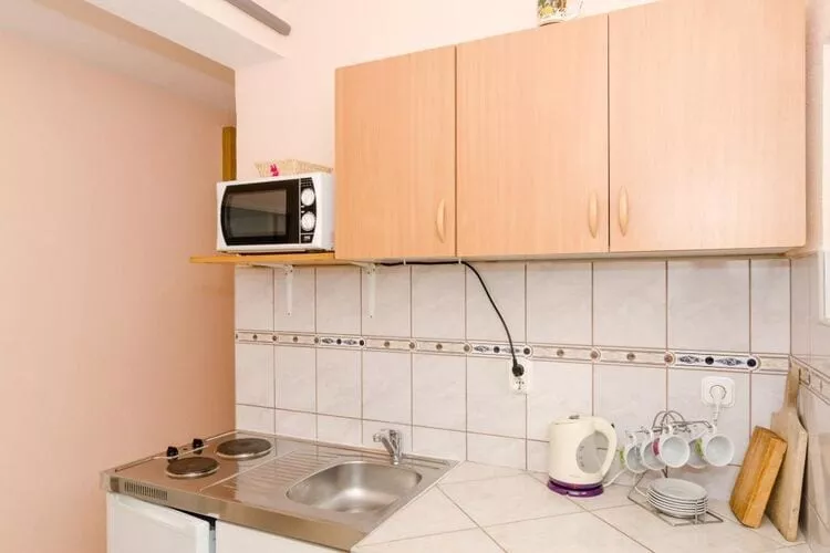 Apartments Villa Nikol - Two Bedroom Apartment with Balcony and Sea View (APT 7)-Keuken