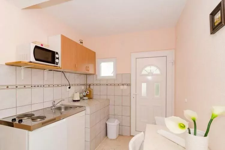 Apartments Villa Nikol - Two Bedroom Apartment with Balcony and Sea View (APT 7)-Keuken