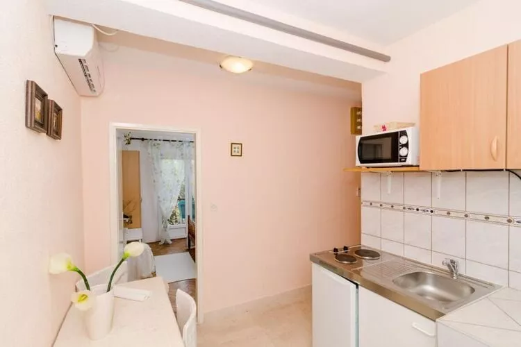 Apartments Villa Nikol - Two Bedroom Apartment with Balcony and Sea View (APT 7)-Keuken