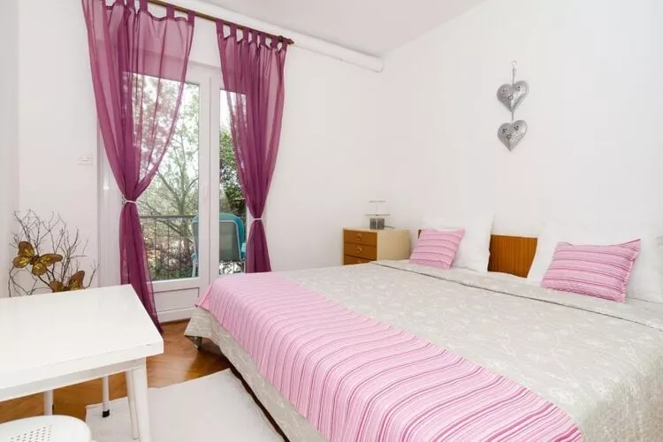 Apartments Villa Nikol - Two Bedroom Apartment with Balcony and Sea View (APT 7)-Slaapkamer