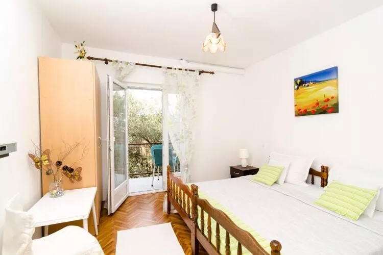 Apartments Villa Nikol - Two Bedroom Apartment with Balcony and Sea View (APT 7)-Slaapkamer