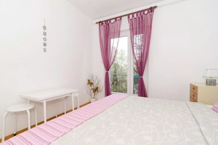 Apartments Villa Nikol - Two Bedroom Apartment with Balcony and Sea View (APT 7)-Slaapkamer