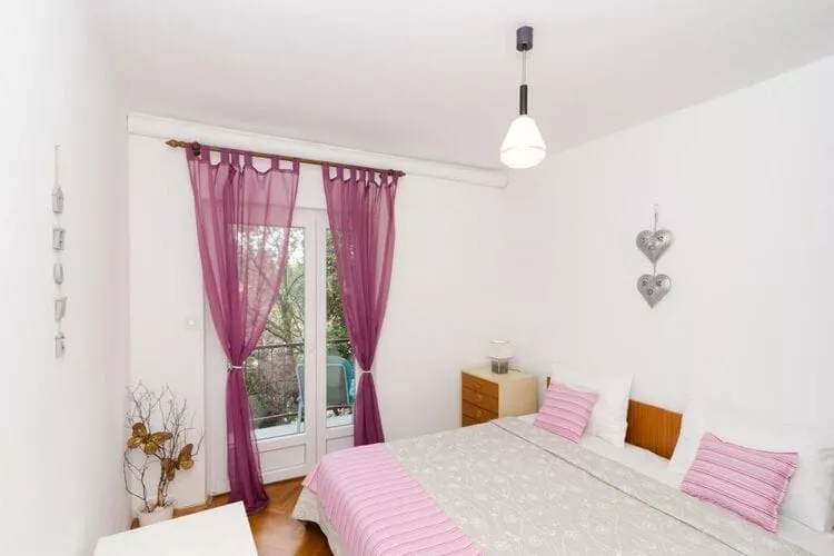 Apartments Villa Nikol - Two Bedroom Apartment with Balcony and Sea View (APT 7)-Slaapkamer