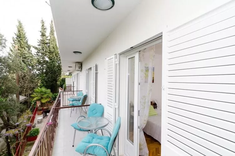 Apartments Villa Nikol - Two Bedroom Apartment with Balcony and Sea View (APT 7)-Terrasbalkon