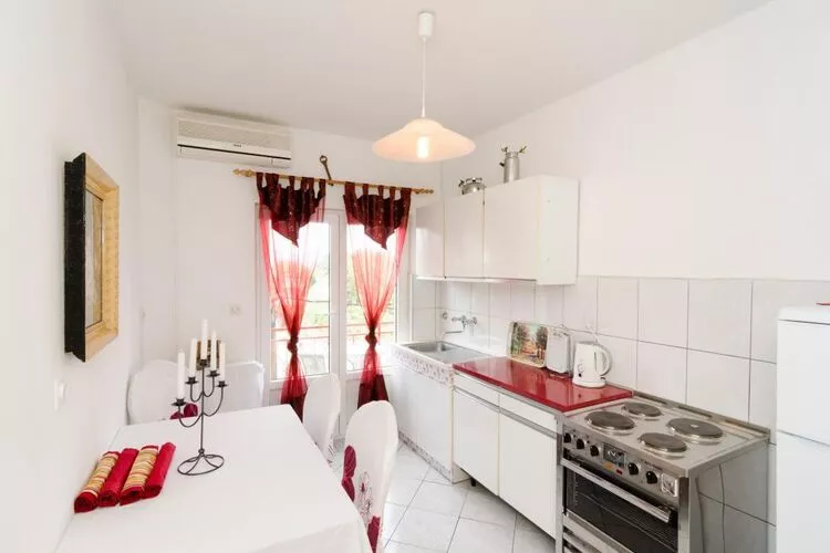 Apartments Villa Nikol - Standard Two Bedroom Apartment with Terrace (APT 5)-Keuken