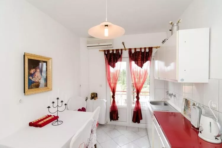 Apartments Villa Nikol - Standard Two Bedroom Apartment with Terrace (APT 5)-Keuken