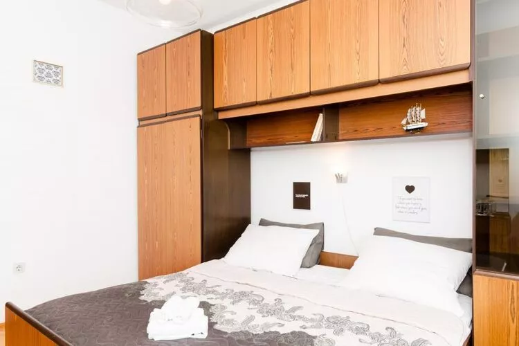 Apartments Villa Nikol - Standard Two Bedroom Apartment with Terrace (APT 5)-Slaapkamer