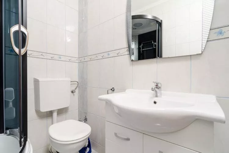 Apartments Villa Nikol - Standard Two Bedroom Apartment with Terrace (APT 5)-Badkamer