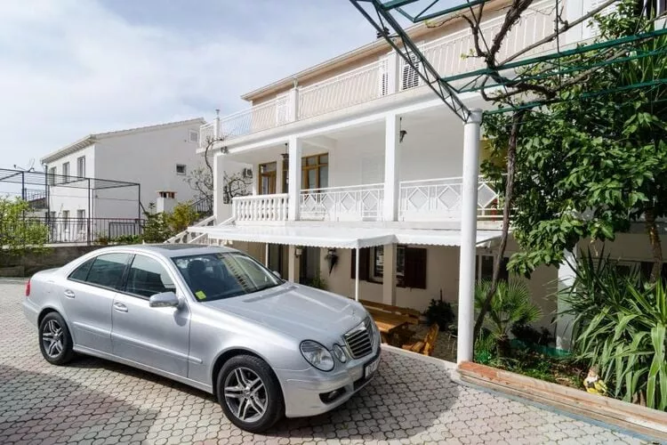 Apartments Villa Nikol - Standard Two Bedroom Apartment with Terrace (APT 5)-Parkeerplaats