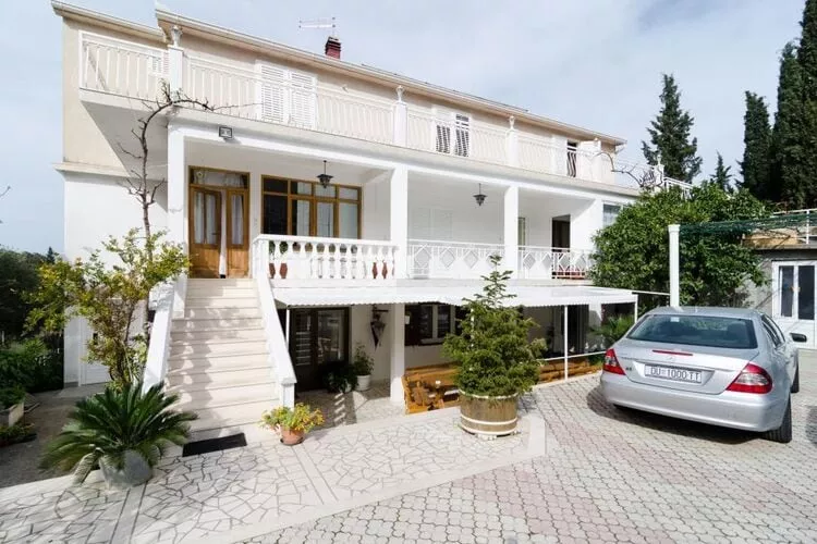 Apartments Villa Nikol - Standard Two Bedroom Apartment with Terrace (APT 5)-Buitenlucht