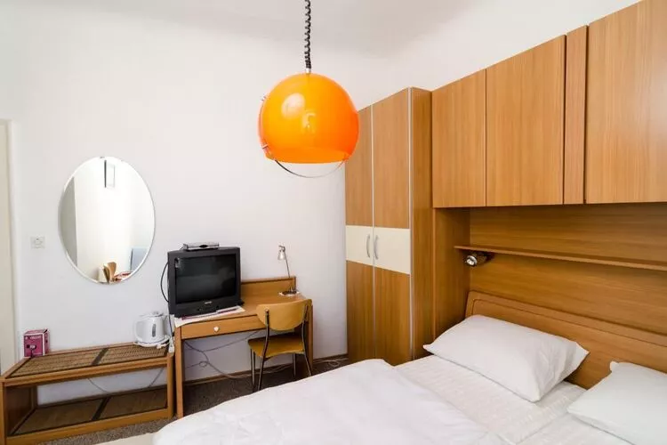 Rooms Pile - Double Room with Patio-Slaapkamer
