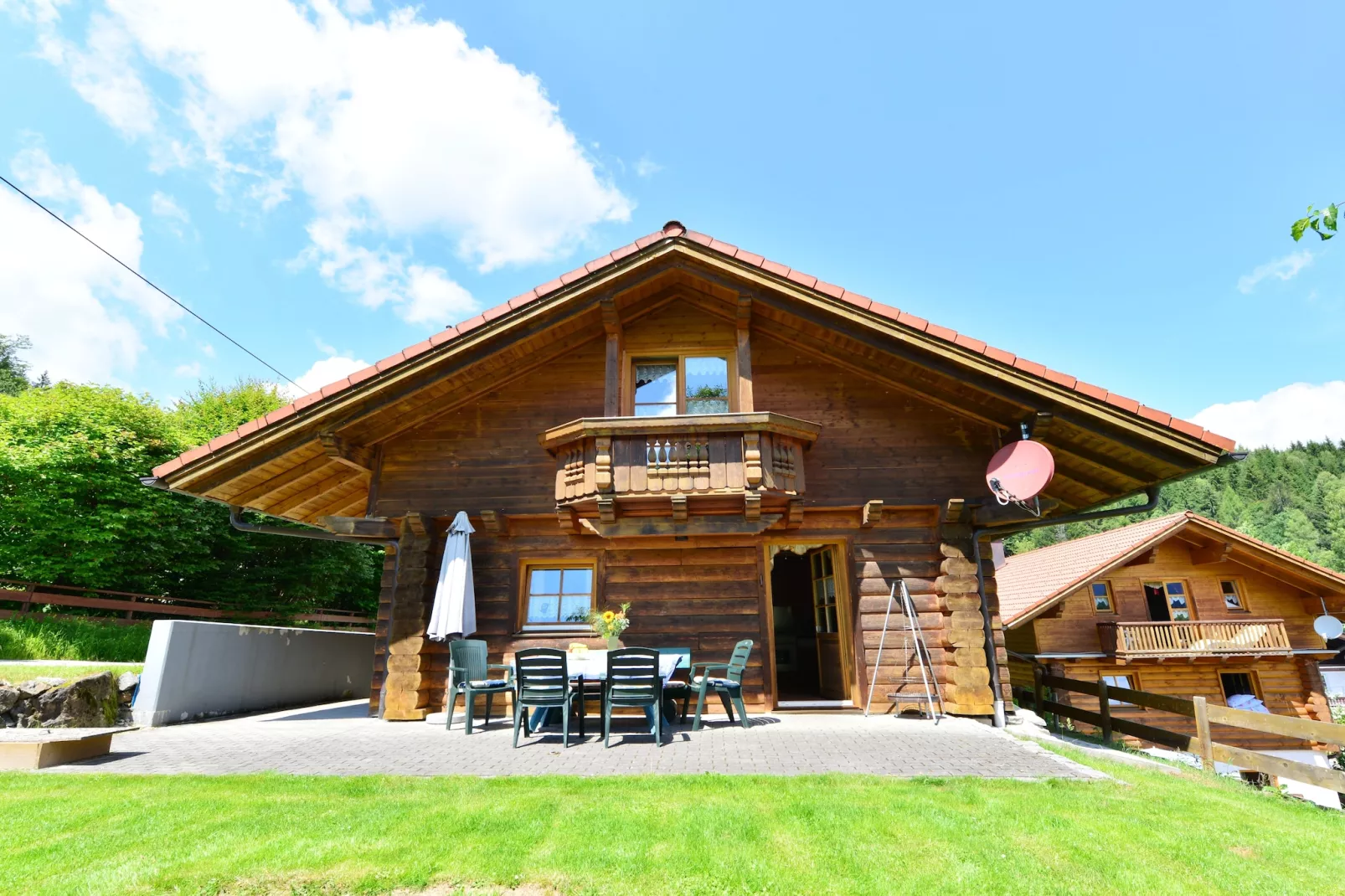 Schönes Holzhaus Arberblick-Buitenkant zomer