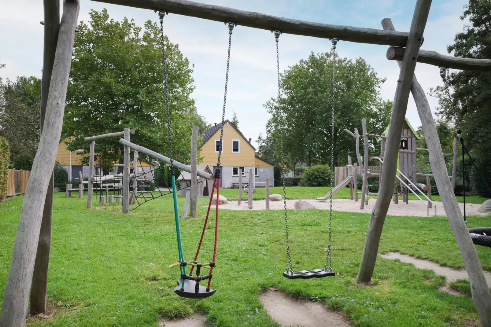 Villapark De Oesterbaai 126-Tuinen zomer