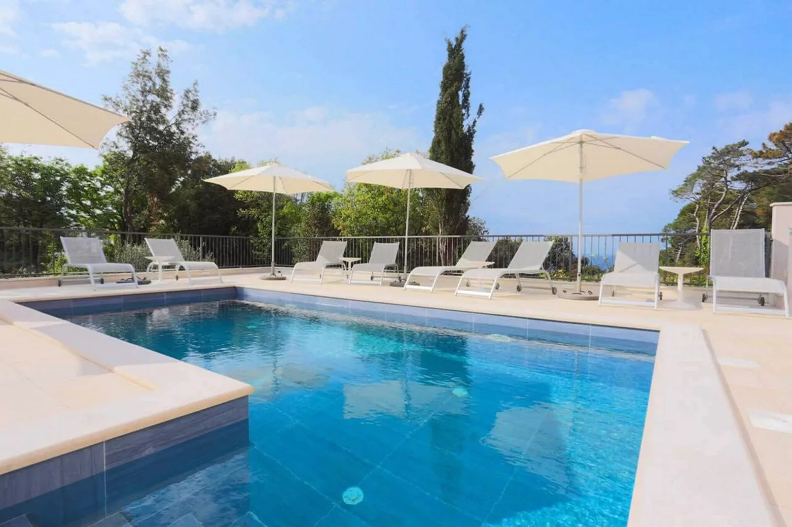 Apartments Villa Lukas - ''No.9'' Gallery Two Bedroom Apartment with Balcony and Sea View-Zwembad