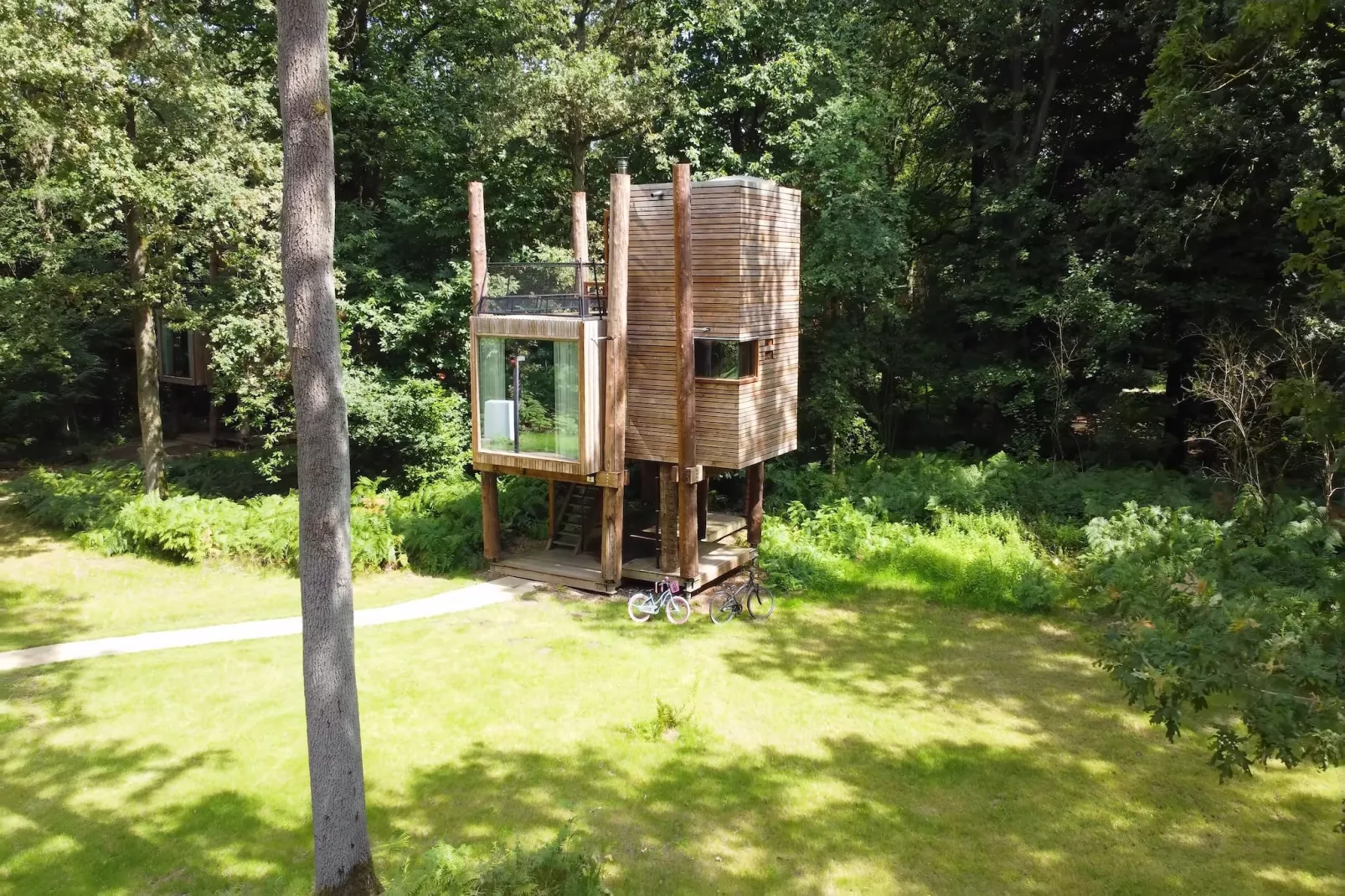 The TreeLoft by YourNature-Buitenkant zomer