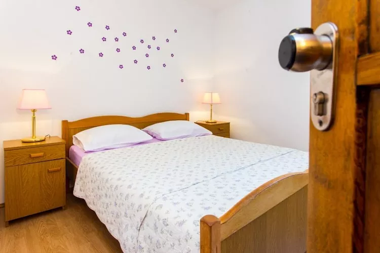 Guest House Old Town View - One Bedroom Apartment  with Balcony and Sea View - A 2+2 (Romantic)-Slaapkamer