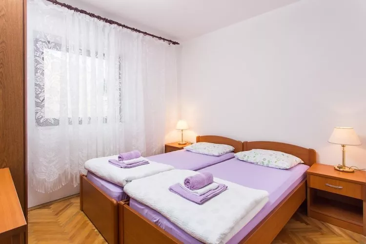 Guest House Old Town View-Three-Bedroom Apartment with Balcony and Sea View (Amazing)-Slaapkamer