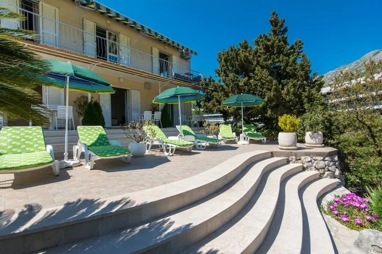 Apartments & Rooms Jokovic-Deluxe Studio Apartment with Terrace and Partial Sea View (SOBA 6)