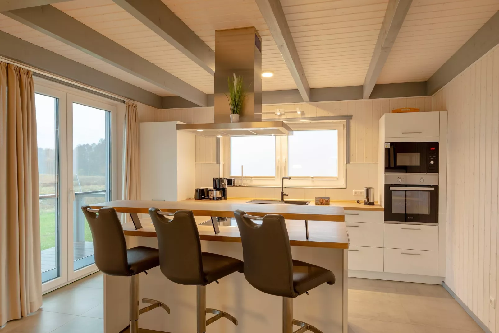 Schwan 308-Eetkamer