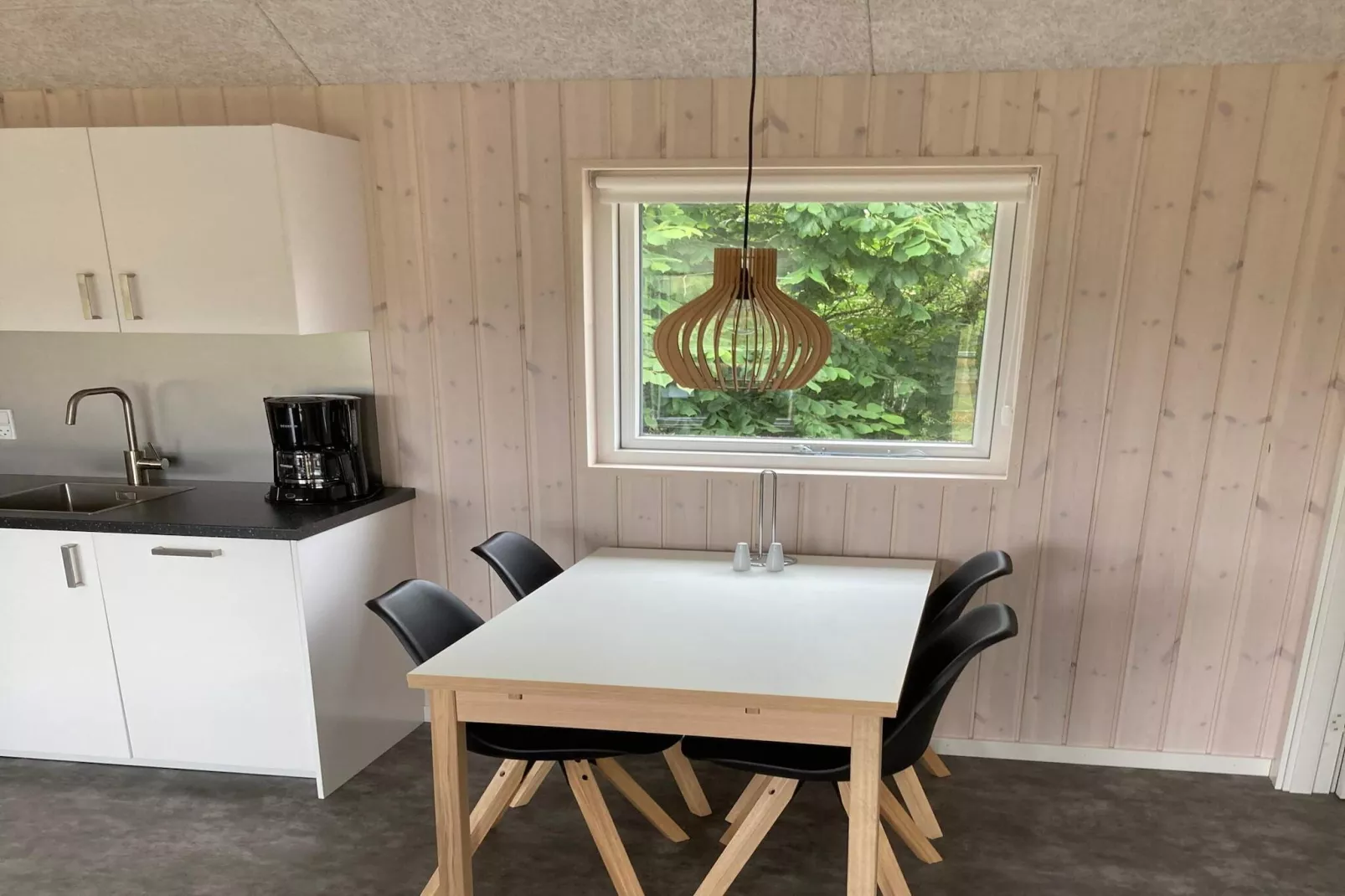 Hut in campingresort nabij Sommerland-Binnen