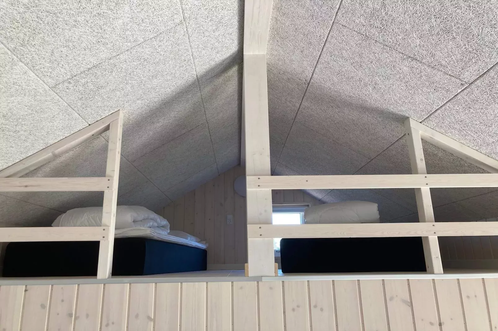 Hut in campingresort nabij Sommerland-Binnen