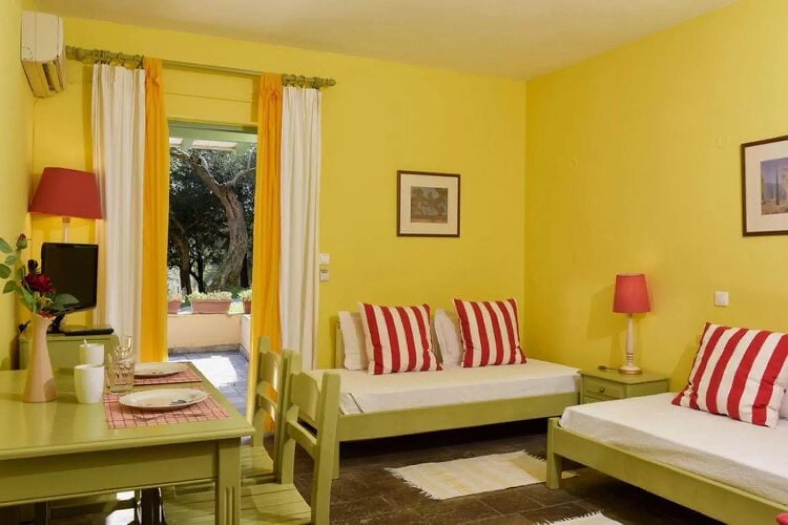 Apartments Isabella Country House, Gouvia-Suite-Woonkamer