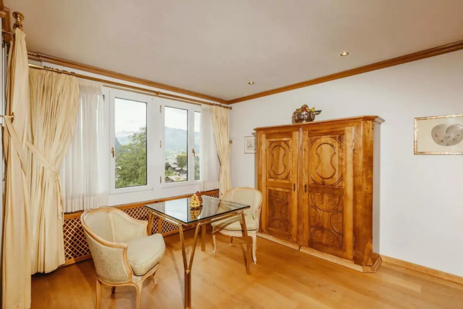 Luxurious serviced Flat in TOP 5 Star Park Hotel-Woonkamer