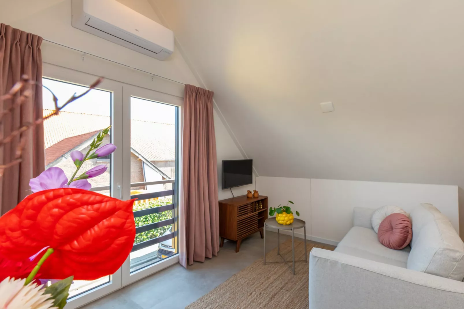 Appartement 'Bed by Al' - Hoofdstraat 16 a  Kortgene-Woonkamer