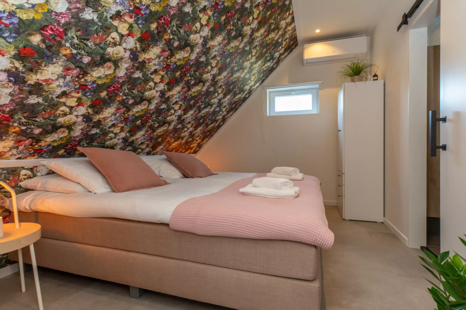 Appartement 'Bed by Al' - Hoofdstraat 16 a  Kortgene-Slaapkamer