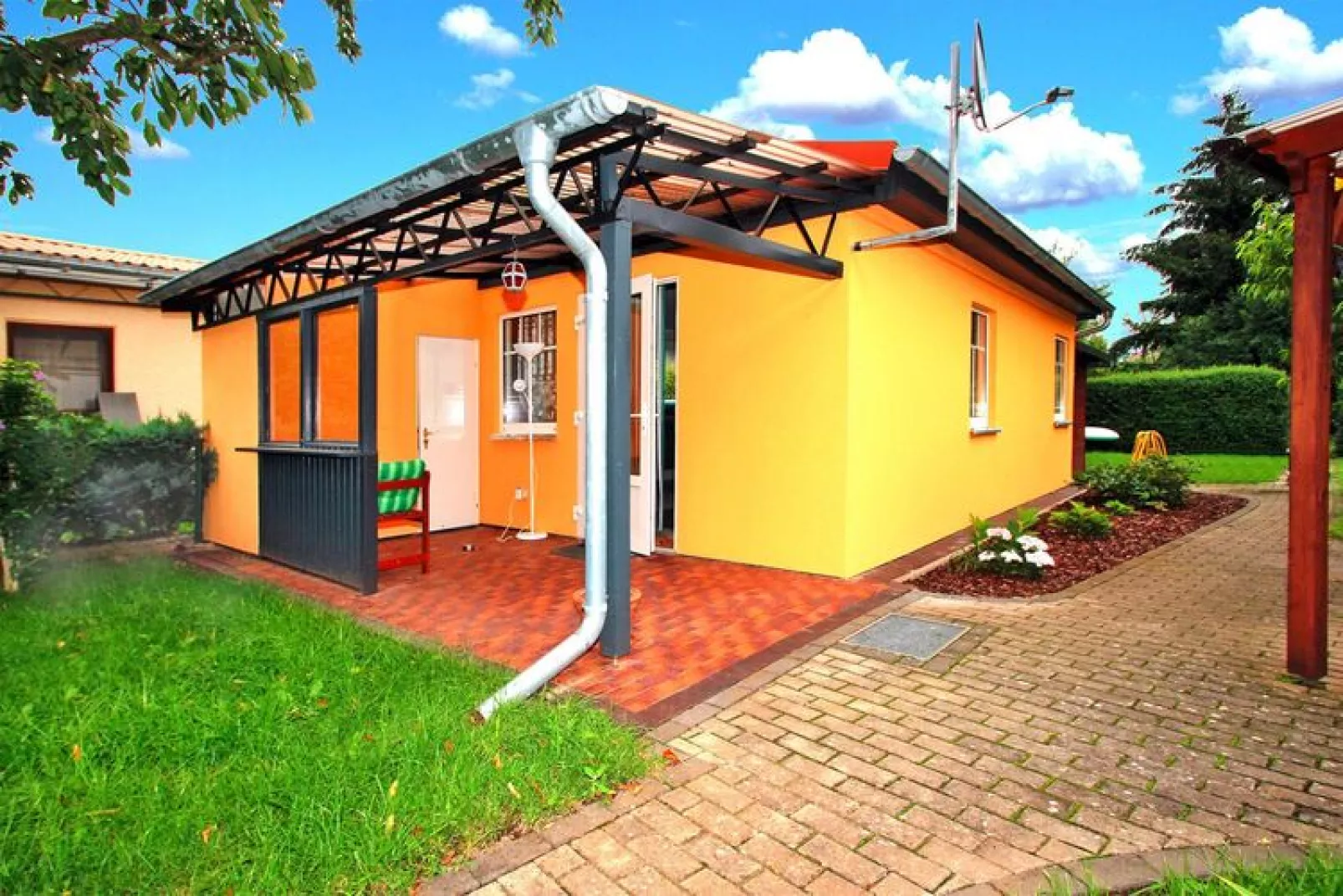 Bungalow am Spreeufer-Buitenkant zomer